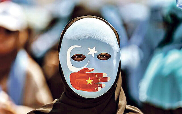 بريطانيا تندد بـ”بربرية” الصين ضد مسلمي الأويغور
