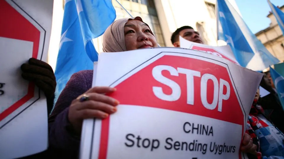 إلى جانب معسكرات الإعتقال.. الصين تنتهج أسلوباً جديداً لتدمير ثقافة ”الإيغور“