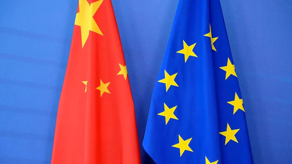 الاتحاد الأوروبي يطالب الصين بالإفراج عن صحافيين وناشطين غداة قرار يمهد لاتفاق حول الاستثمار
