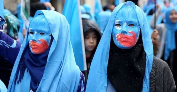 نساء تركستان الشرقية.. اعتقال وسُخرة وزواج بالإكراه