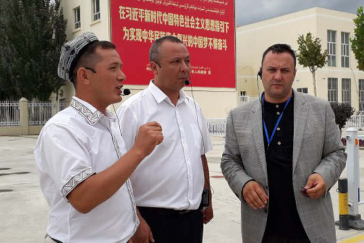 باحث ألباني يقول: إن زيارة معسكرات شينجيانغ تؤكد صحة تقارير وسائل الإعلام الغربية