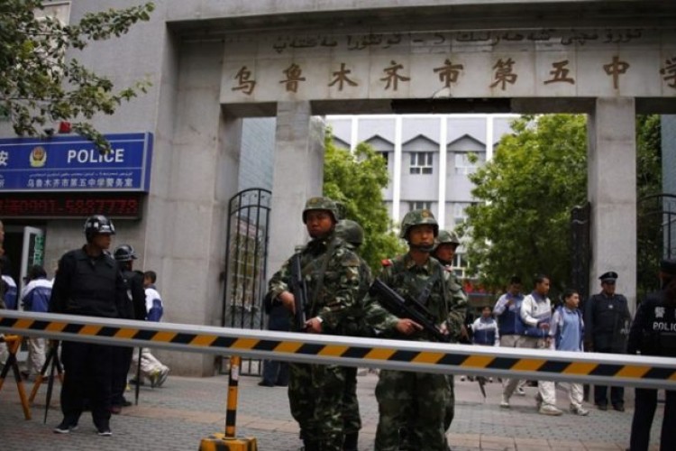 سلطات شينجيانغ ترسل معتقلين أويغور من المعسكرات إلى السجون داخل الصين