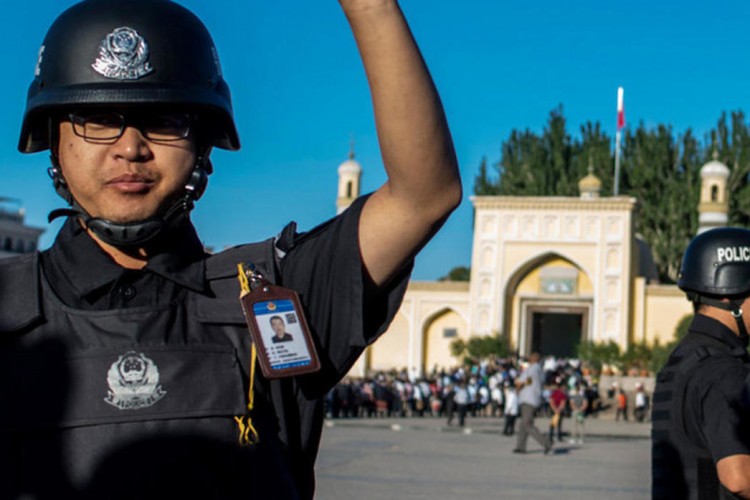 بكين تهدد واشنطن “بدفع ثمن” اعتمادها مشروع قانون بشأن الأويغور