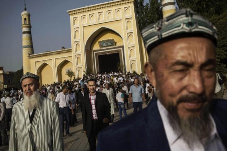 تايمز: الصين تخطط لتشتيت جماعي لمسلمي الإيغور