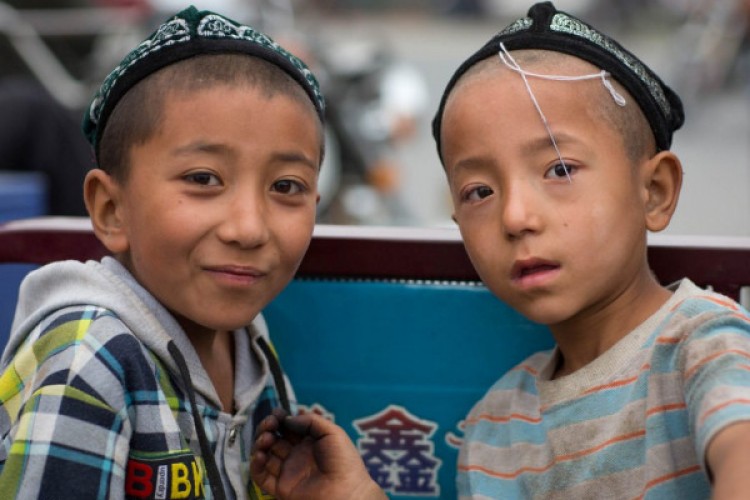 الصين تقتلع أطفال طائفة الإيغور من جذورهم