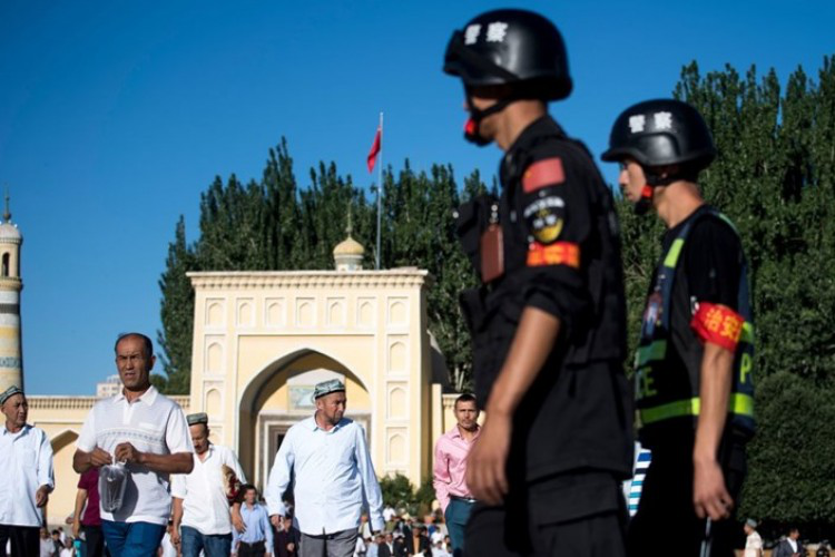 الصين تقوم باحتجاز جماعي لاقلية الأويغور المسلمة