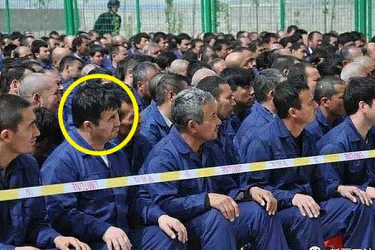 سجين أويغوري يصبح رقمه السادس في صور معسكر الإعتقال في شينجيانغ