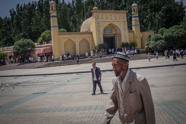 الصين تجبر مسلمي الإيغور على تناول لحم الخنزير في رمضان