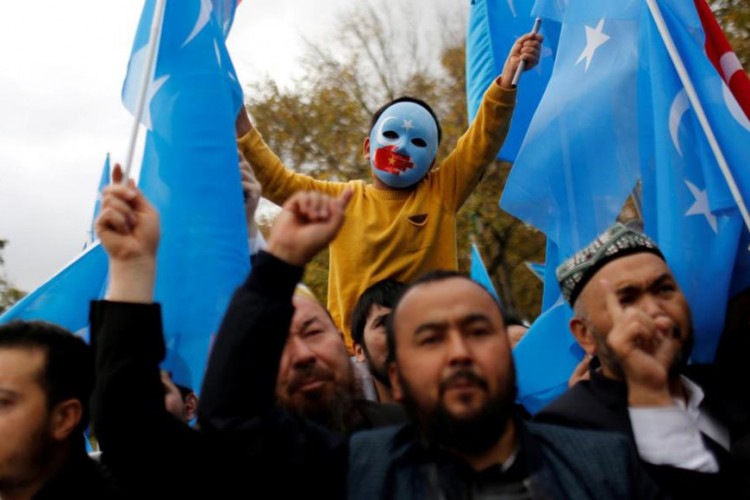 افتتاحية واشنطن بوست: يبدو أن الصين تضيف بعدا جديدا كريها في معاملتها للإيغور المسلمين