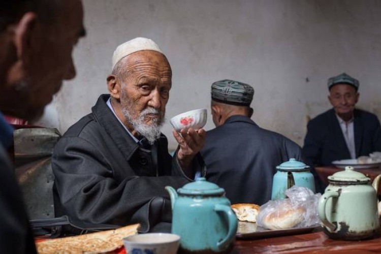 توثيق نحو 500 معسكر وسجن في الصين لاحتجاز مسلمي الإيغور