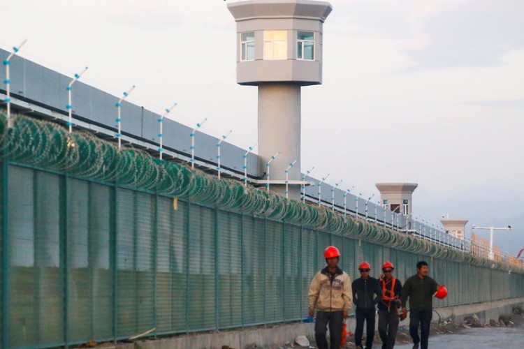 رحيمة.. مسلمة تروي يوميات مؤلمة في سجون الصين