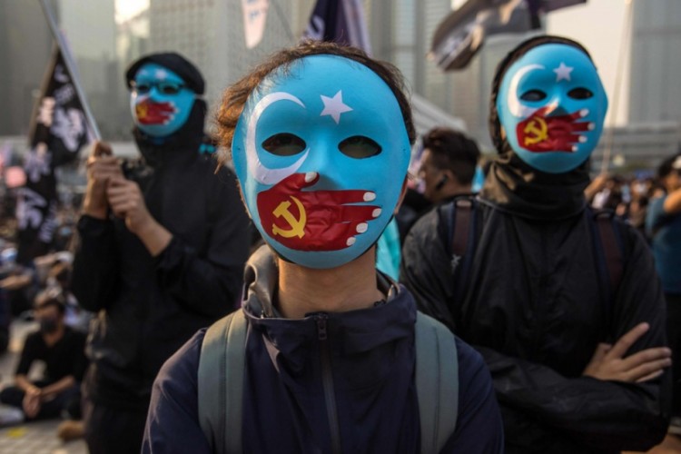 الأويغور ملف توتر جديد بين بريطانيا والصين