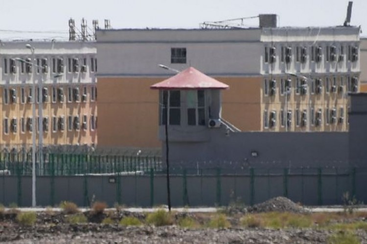 الصين تدافع عن معسكرات الاعتقال في تركستان الشرقية