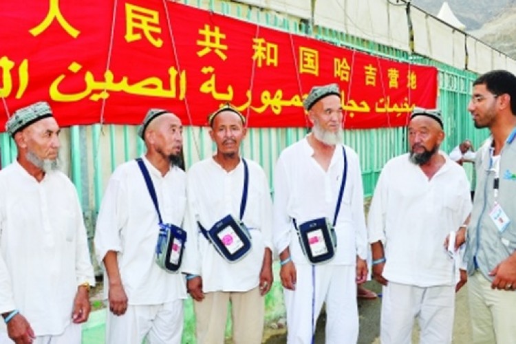 الصين تتابع حجاجها من خلال “البطاقات الذكية”.. وتنشر “الحمامة” لمراقبة المسلمين