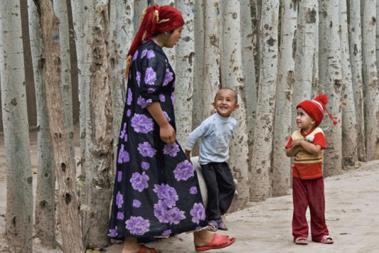 الصين تعتقل مسلمة في تركستان الشرقية لتلقيها اتصالا من شقيقها في الخارج!