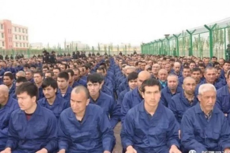 الجارديان: سجن المسلمون الجماعي في الصين يجب ألا يمر مرور الكرام