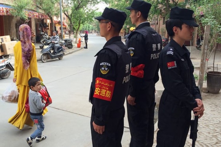 السلطات الصينية تتوعد مسلمي الأويغور بمزيد من القمع
