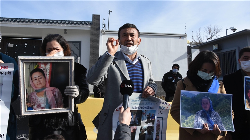 مسلمو الأويغور يتظاهرون أمام السفارة الصينية في أنقرة