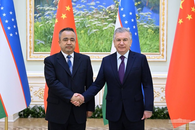 أوزبكستان.. ميرضيائيف يستقبل رئيس حكومة إقليم تركستان الشرقية